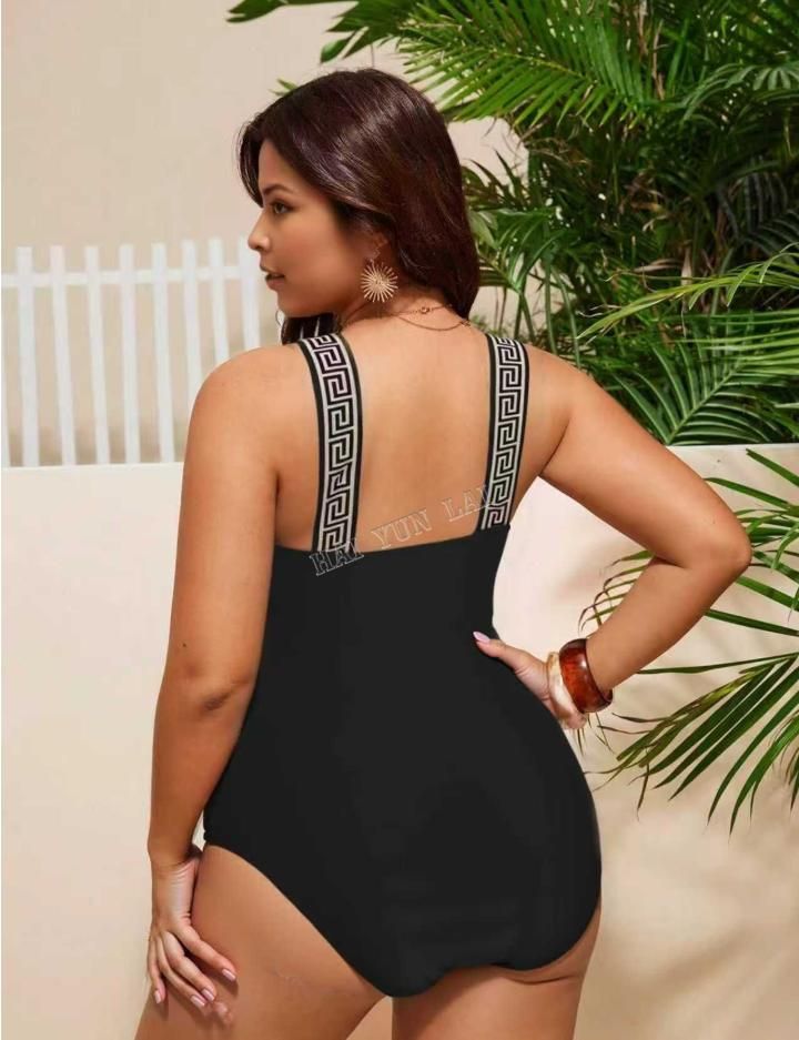 2025 Traje de baño de tallas grandes de nuevo estilo diseñado para resaltar las curvas del cuerpo Traje de baño de una pieza en V profunda