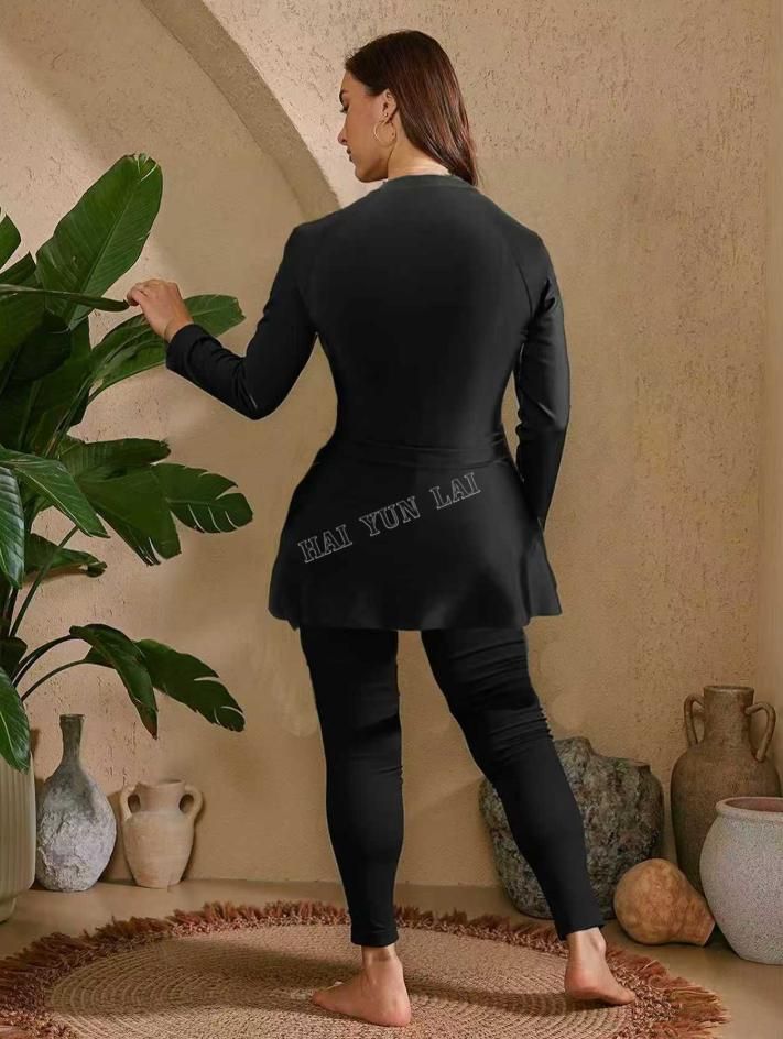 Nuevo conjunto de bañador y pantalón de yoga de estilo europeo con una versión sexy de lirio estampado Conjunto de DOS piezas para natación
